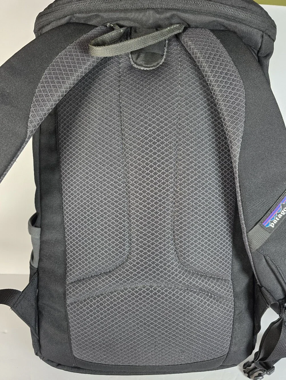 NWOT Patagonia Two-Tone Black and Gray Yerba 24L Backpack Cabincore